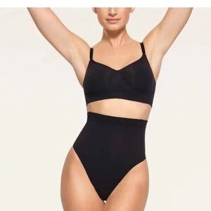 SKIMS CORE CONTROL THONG ONYX